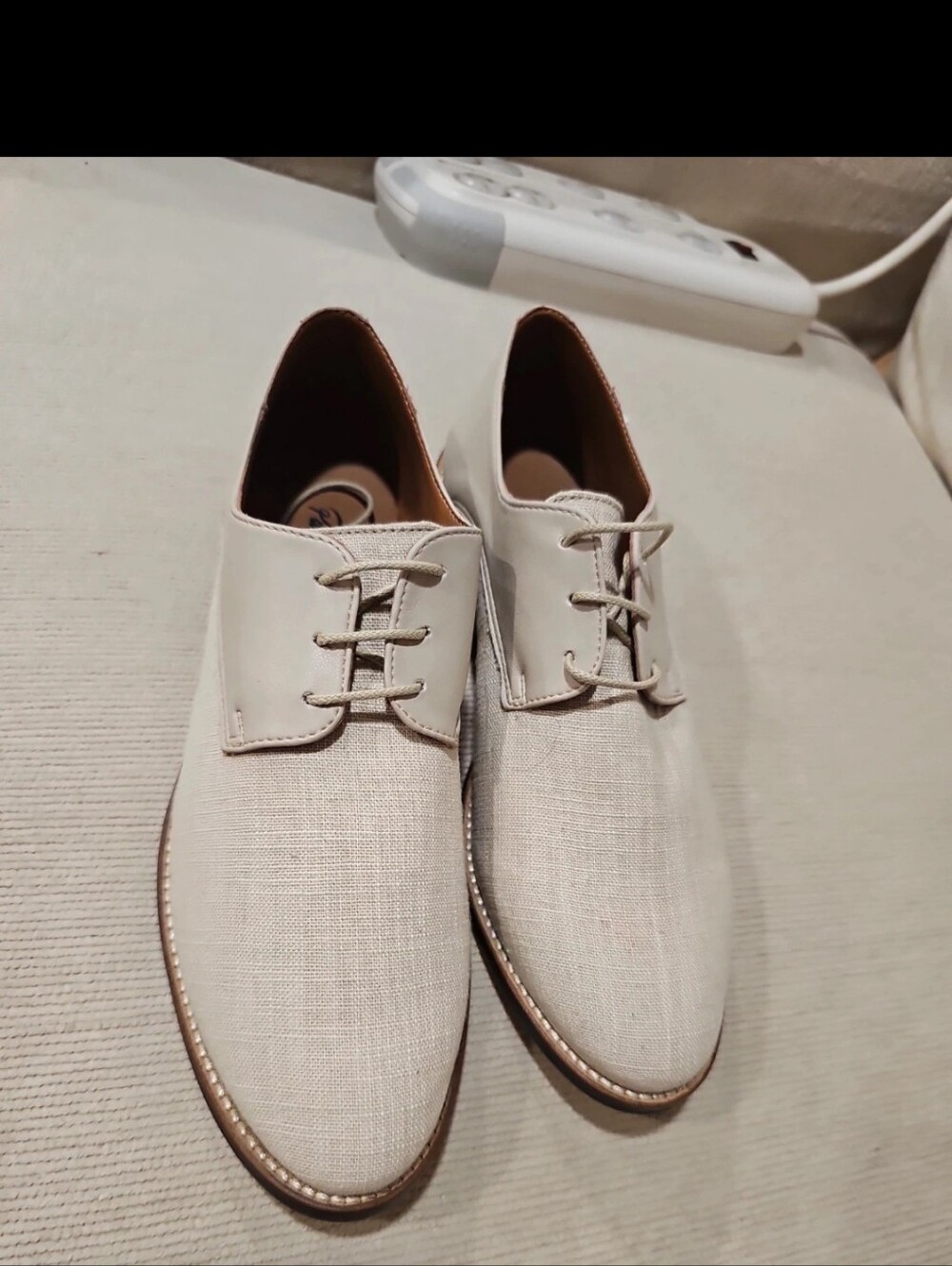 These Oxford beige linen shoes